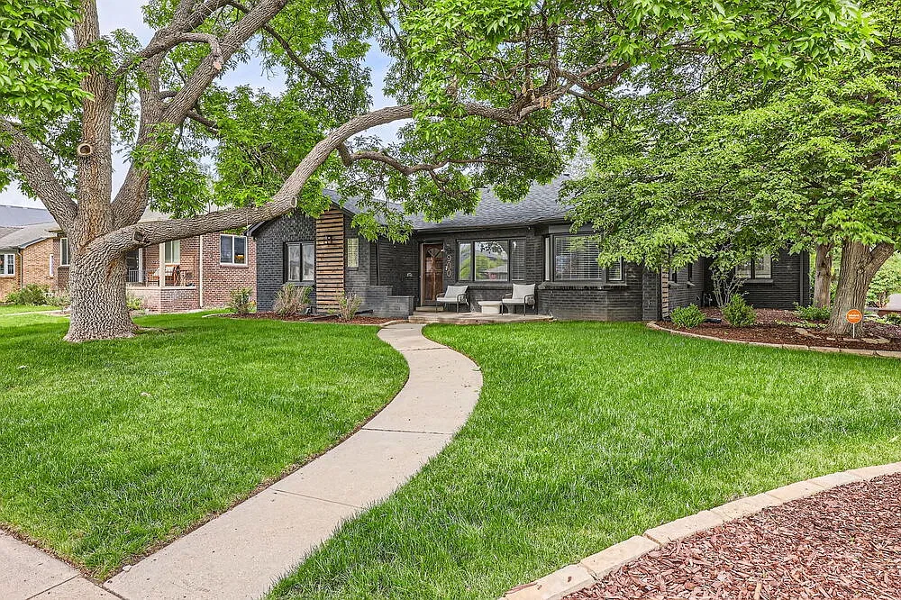 900 Locust St — Photo 1