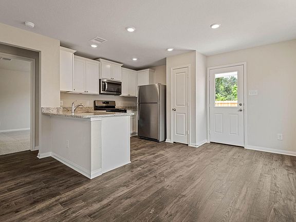 4th image of 372 Fastboy Ln