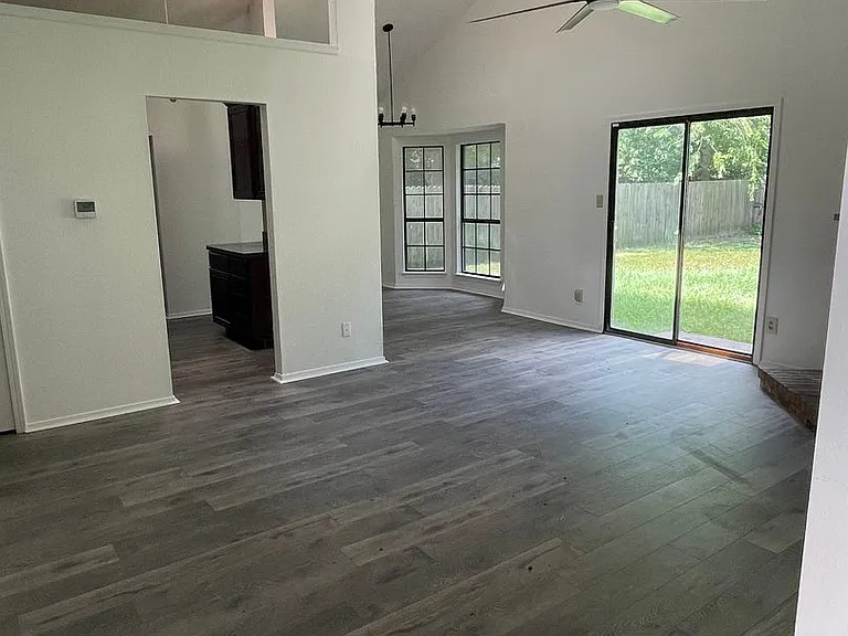 2513 Freedom Ln — Photo 2