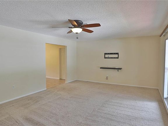 3rd image of 1 Bay Hill Ct
