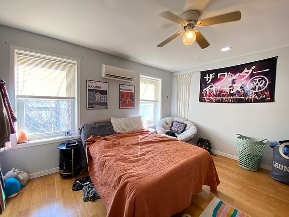 4th image of 1525 W Seybert St #B