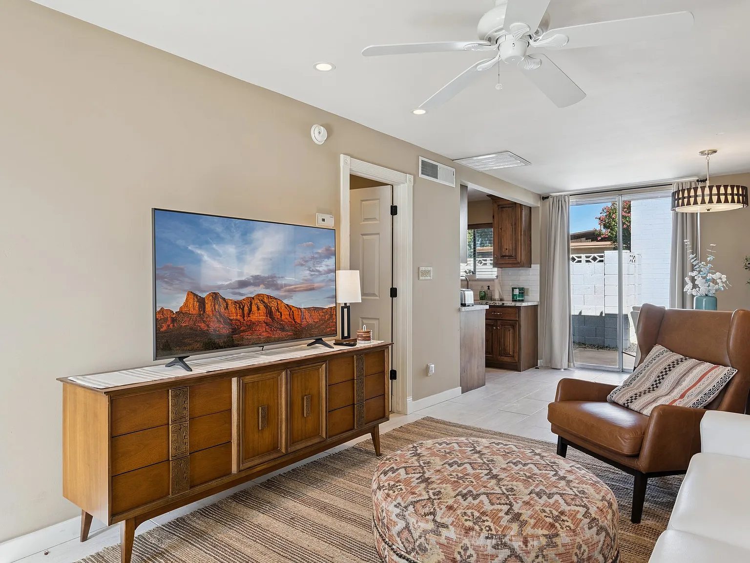 1 bed, 650 sqft, $2,200 — Photo 2