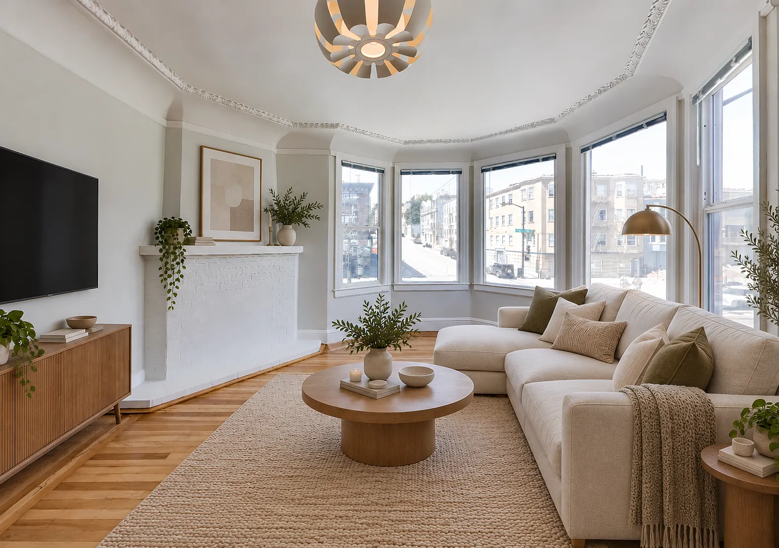 Brand Newly Updated 4 Bedroom Victorian Flat On Masonic! — Photo 2