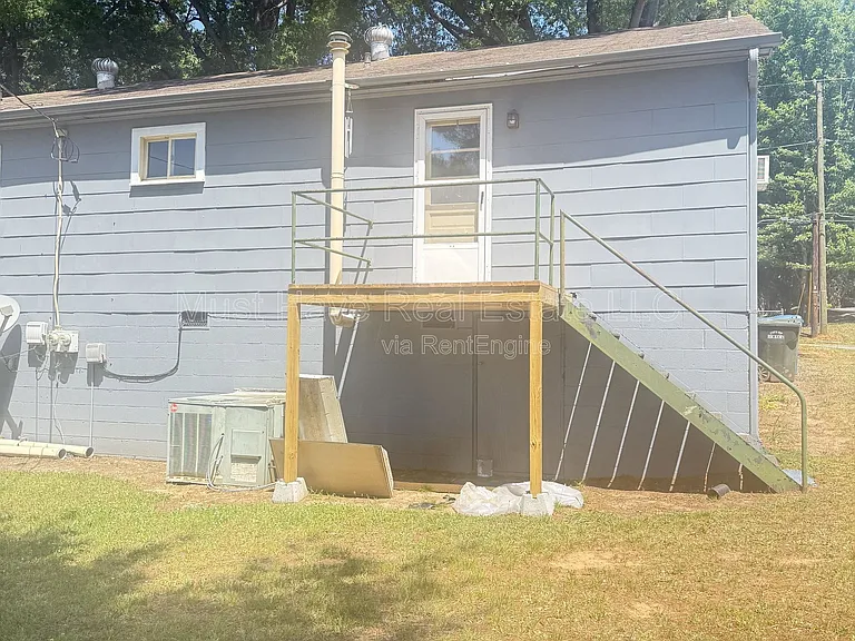 1255 22nd St NE — Photo 7