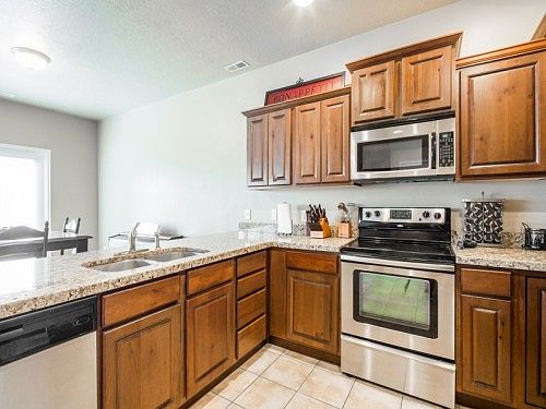 3rd image of 805 W Jordan Oaks Ct