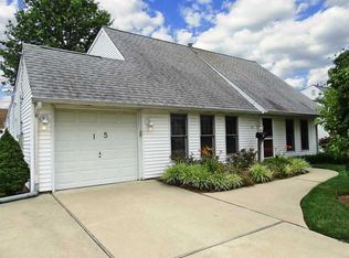 15 Quaker Oak Rd, Levittown, PA 19057