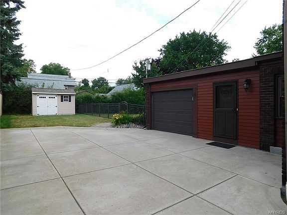 2nd image of 106 Smallwood Dr