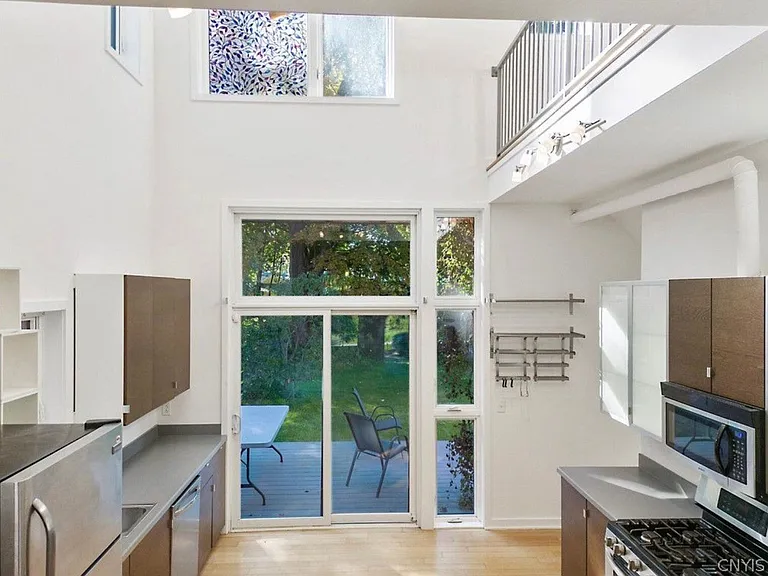621 Otisco St — Photo 12