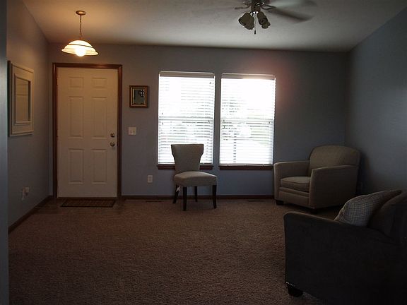 3rd image of 1212 White Oak Dr
