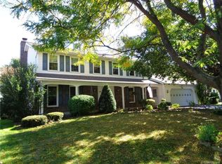 40 Burlwood Dr, Rochester, NY 14612