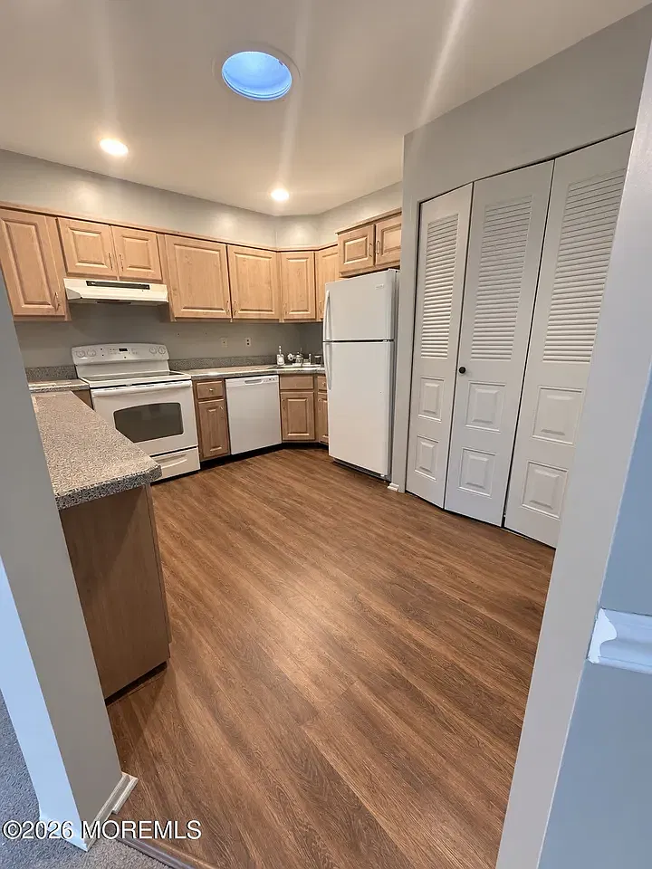 2 bed, 1021 sqft, $2,400 — Photo 3