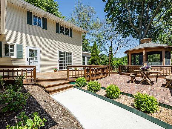 4th image of 5221 Ridge Rd