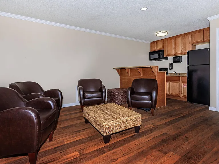 The Pines Apartments — Photo 14