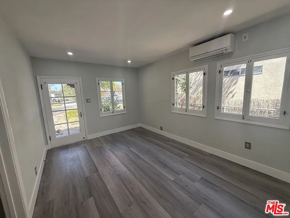 2 bed, 1.0 bath, 750 sqft, $3,000 — Photo 3
