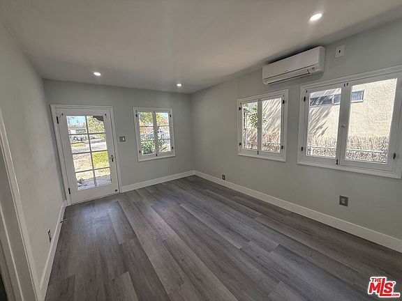 3rd image of 92 S Sunnyslope Ave