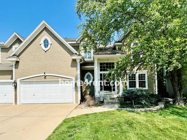 12648 S Hallet St, Olathe, KS 66062
