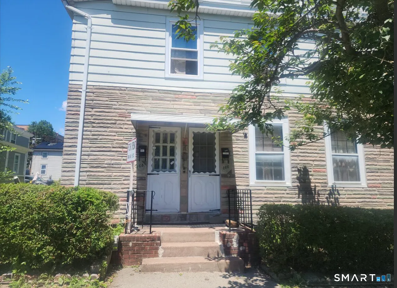 2 bed, 1.0 bath, 975 sqft, $1,700 — Photo 1