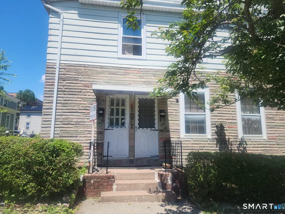 166 College St #2