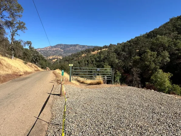 38284 Barberry Ln, Squaw Valley, CA 93675