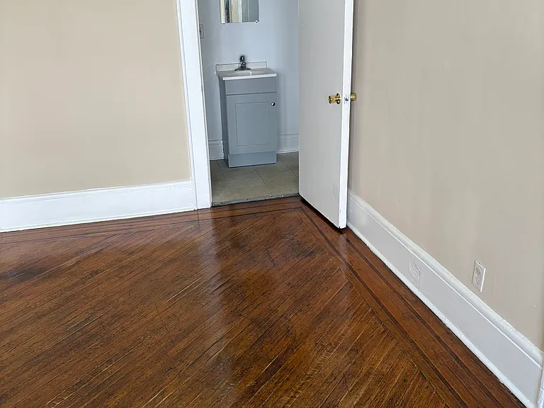 Sycamore Ave — Photo 3