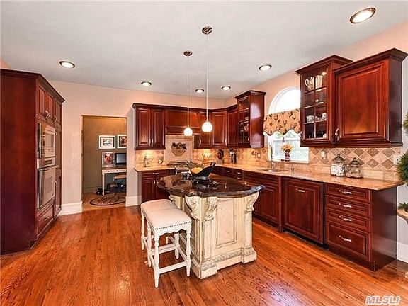 5th image of 2 Cypress Ct