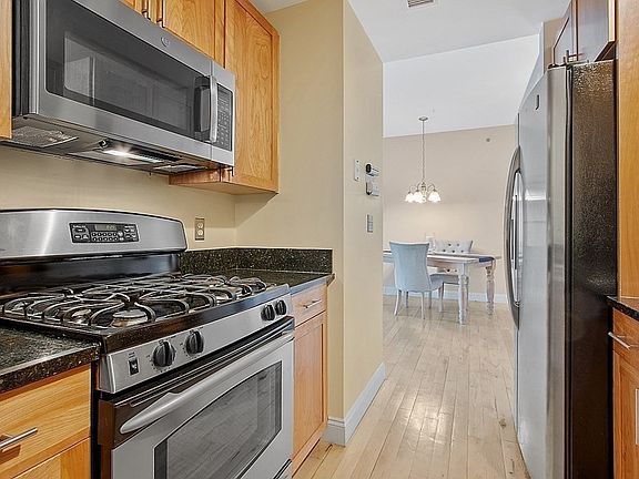 5th image of 110-112 Cypress St #302