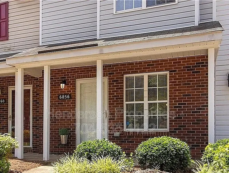 6856 Cypress Tree Ln