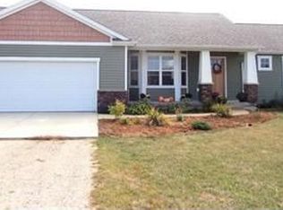 10556 Country Air Dr NE, Rockford, MI 49341
