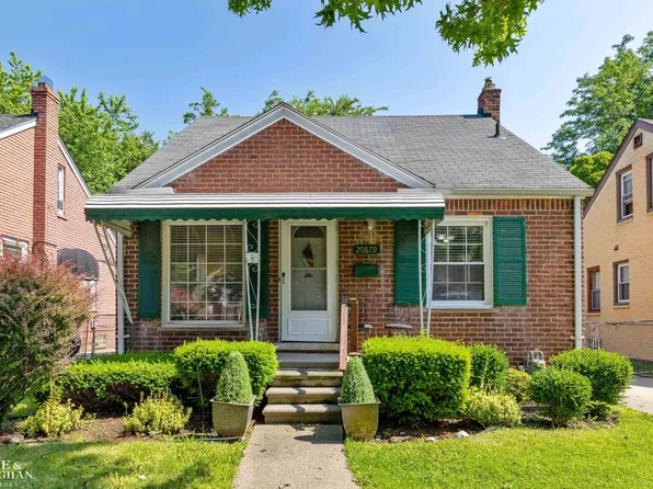 20879 Hunt Club Dr, Harper Woods, MI 48225