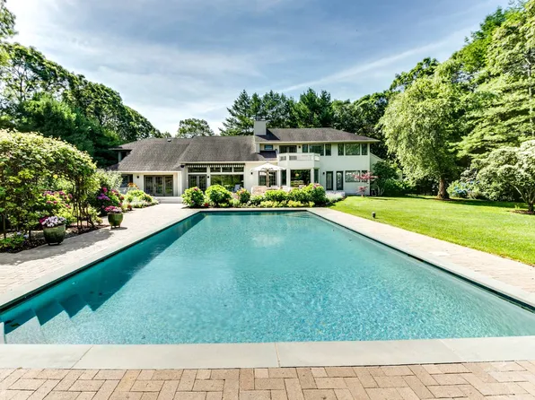 16 Elishas Path, Wainscott, NY 11975