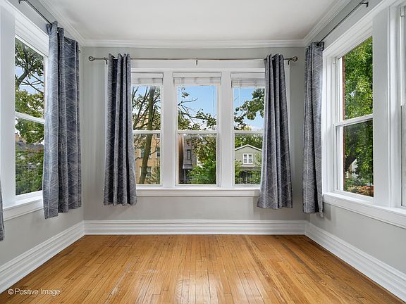 4th image of 4142 N Albany Ave #2