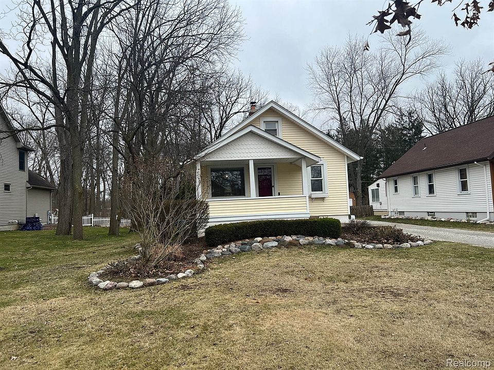 1st image of 36042 Glenwood Rd