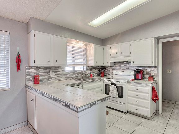 5th image of 549 S Abrego Dr