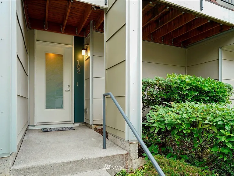 15175 NE 81st Way #102 — Photo 1