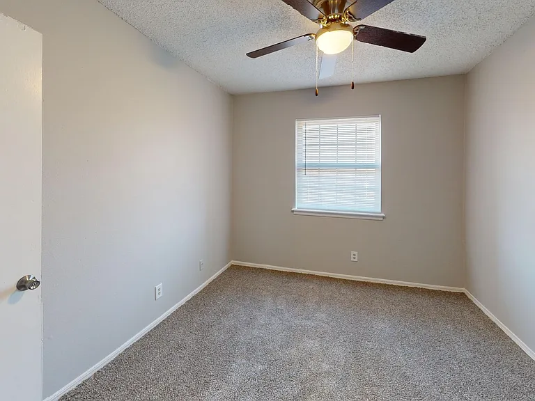 Autumn Ridge Apartments — Photo 9