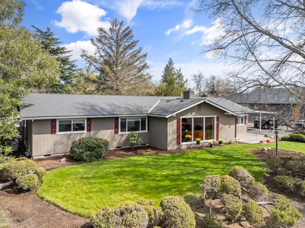 3312 Green Acres Dr, Central Point, OR 97502