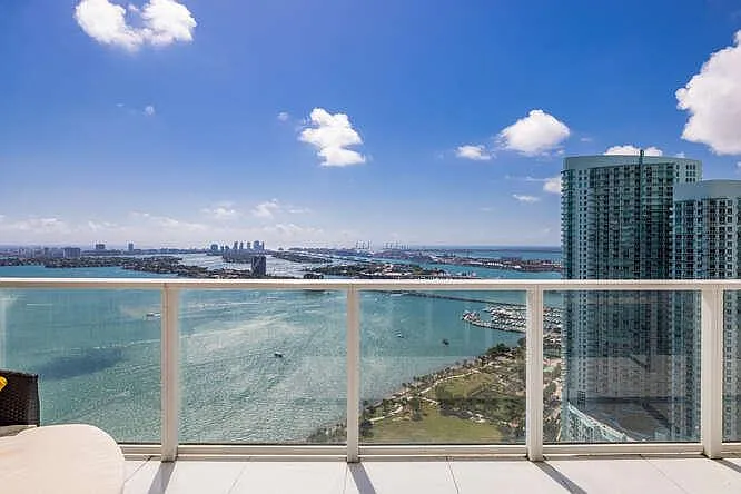 2020 N Bayshore Dr — Photo 3