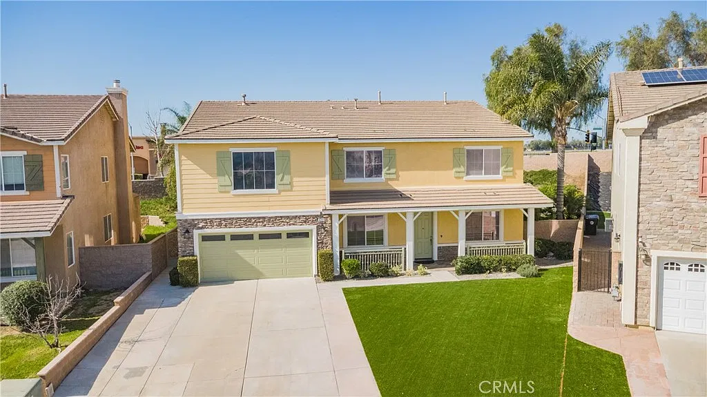4 bed, 4693 sqft, $5,300 — Photo 2