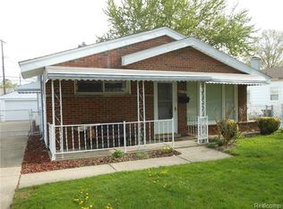 8359 Dale Ave, Center Line, MI 48015