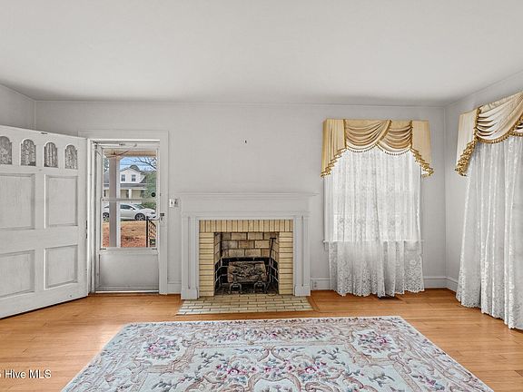 4th image of 2302 E 4th Street