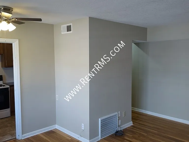 1251 SW Topeka Blvd #13 — Photo 4