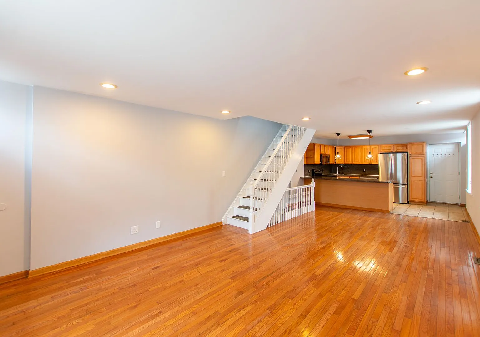 South Philadelphia Corner Rowhome with Garage Parking and Roofdeck! — Photo 2
