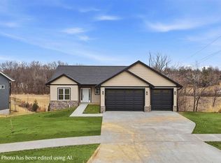 892 Silver Ln, Iowa City, IA