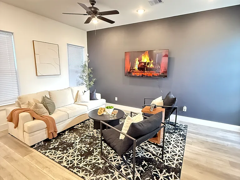5527 Denmark St #B — Photo 34