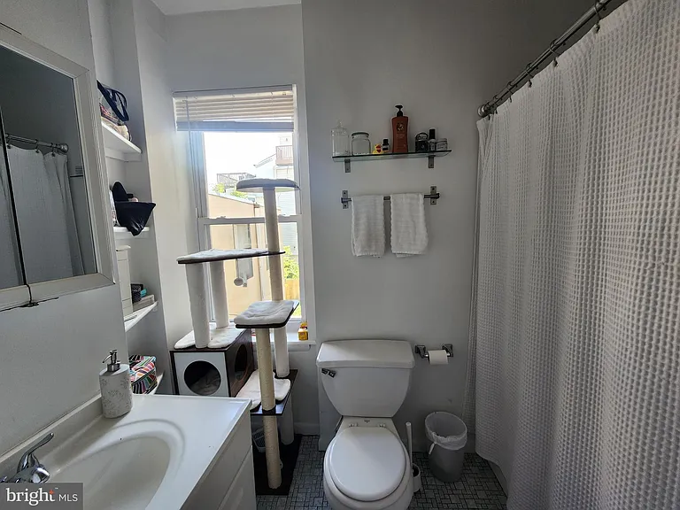2018 Bainbridge St #2F — Photo 5