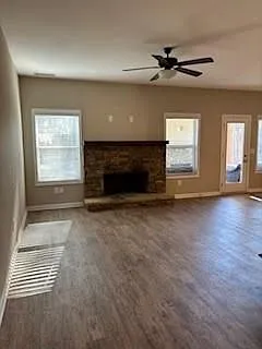 4 bed, 4.0 bath, 2400 sqft, $2,250 — Photo 3