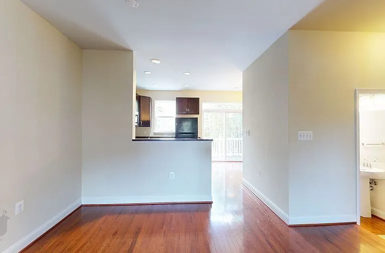 720 Barnes St NE — Photo 22
