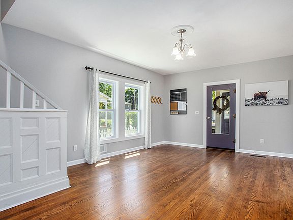 5th image of 129 Caine St