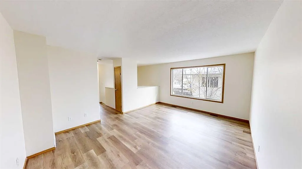 3 bed, 1.5 bath, 648 sqft, $1,700 — Photo 4