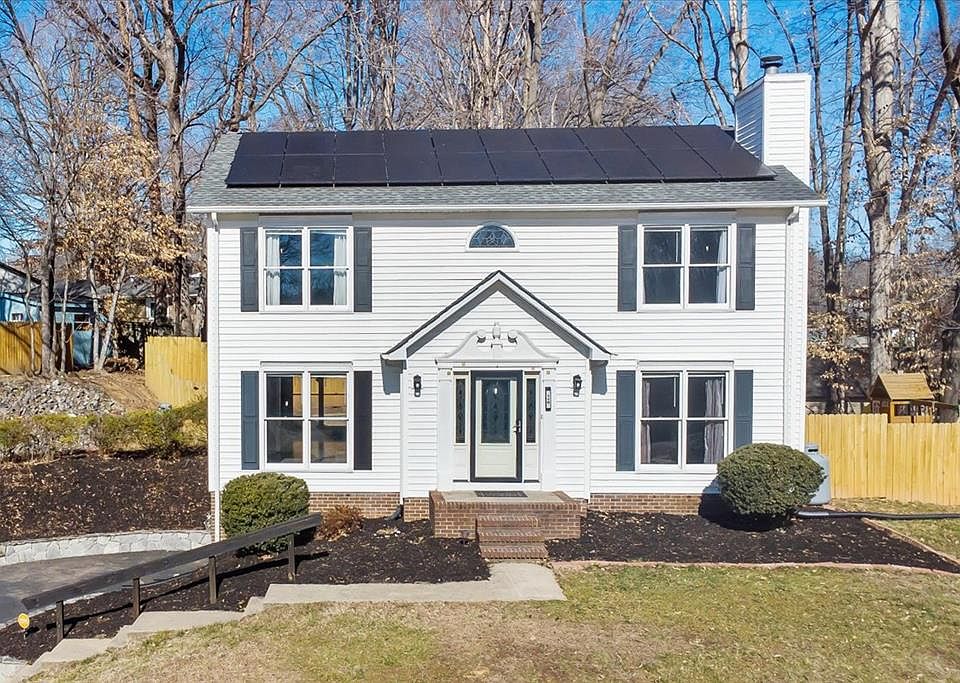 1st image of 110 Banister Ct